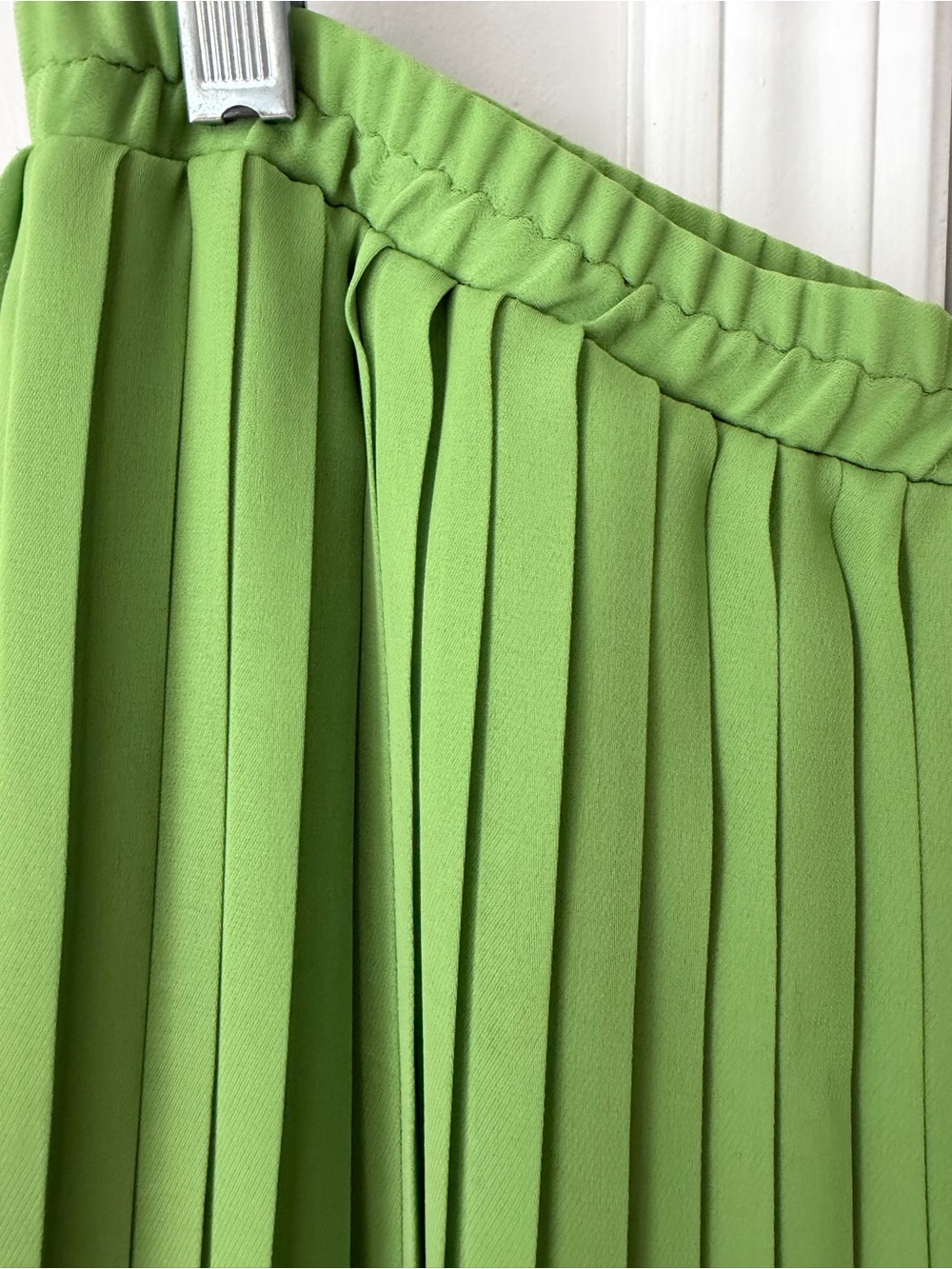 Michael Kors Lime Green Pleated Maxi Skirt , Size M - Picture 4 of 7